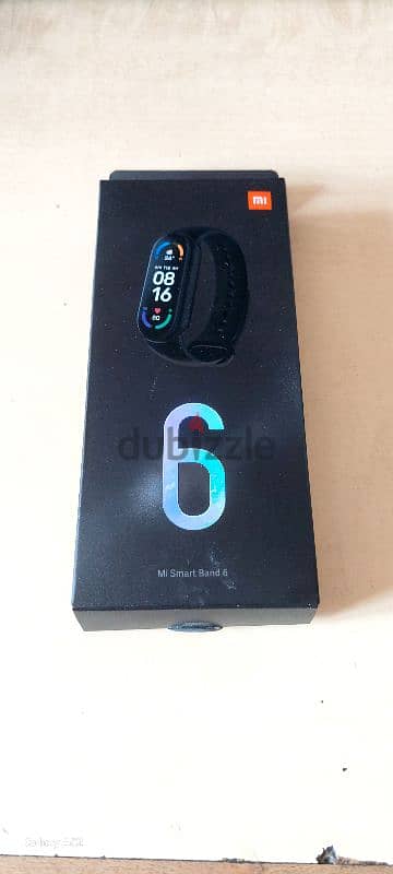 ساعة Mi band 6 بحالة ممتازة و معاها ستراب اسود و ستراب بينك زيادة 2