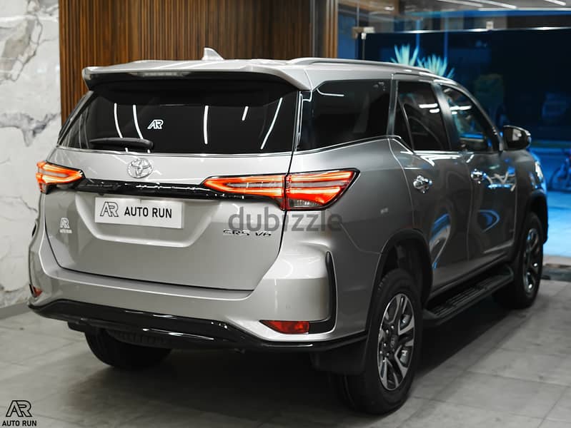 Toyota Fortuner 2025 4000 CC 12