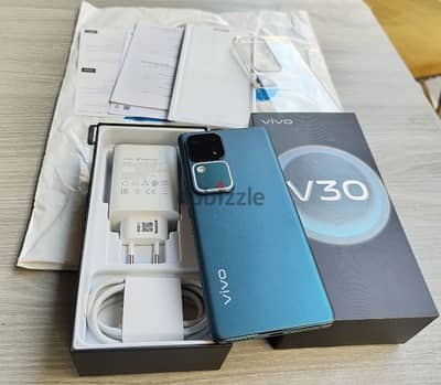 Vivo v30 5G 256/12 ضمان محلي بحالة الجديد