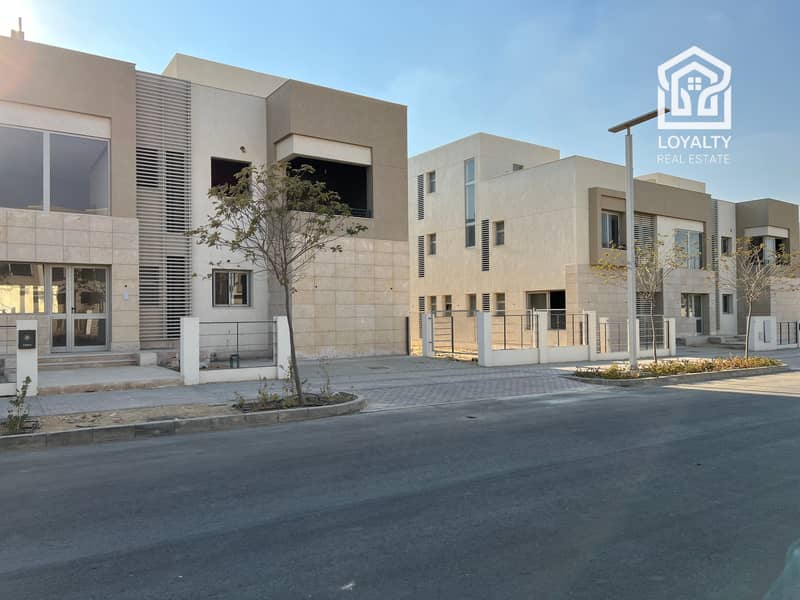 Townhouse for Sale at the Old Price in Palm Hills Compound, Fifth Settlement, with Installments 0