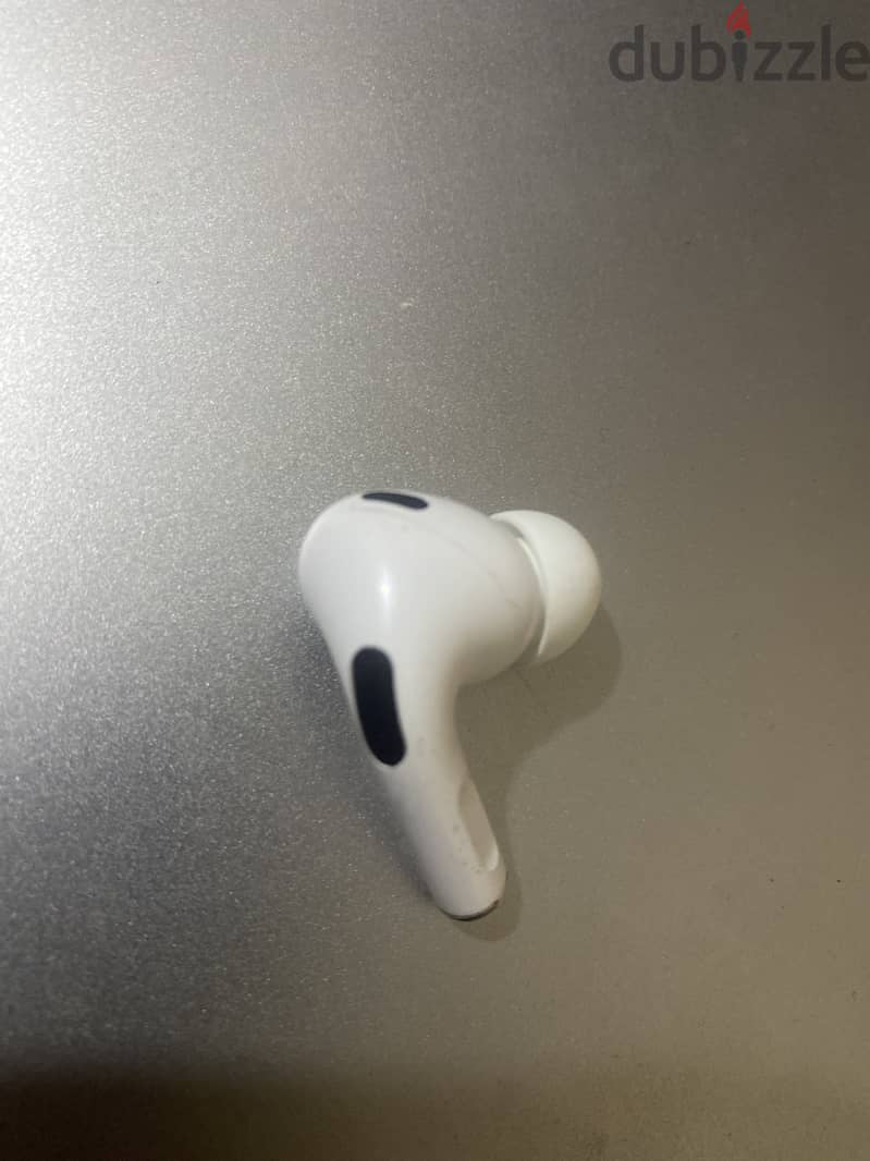 AirPods Pro 2 with MagSafe Charging Case (Lightning) 0