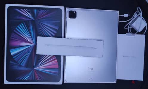 iPad Pro M1 2021  12,9 inch  256GB with all accessories Like New