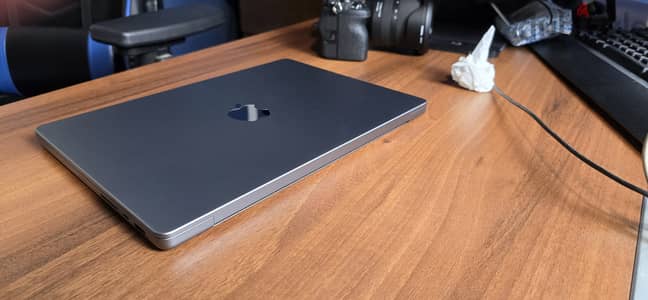 Macbook Pro 14 Inch M2 Max 2023 (35 Cycle)