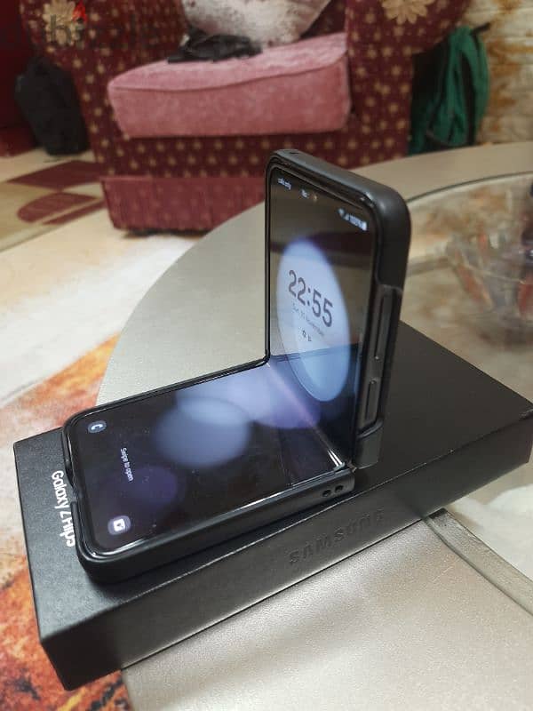 Samsung Galaxy Z Flip5  8GB | 512GB Graphite 1