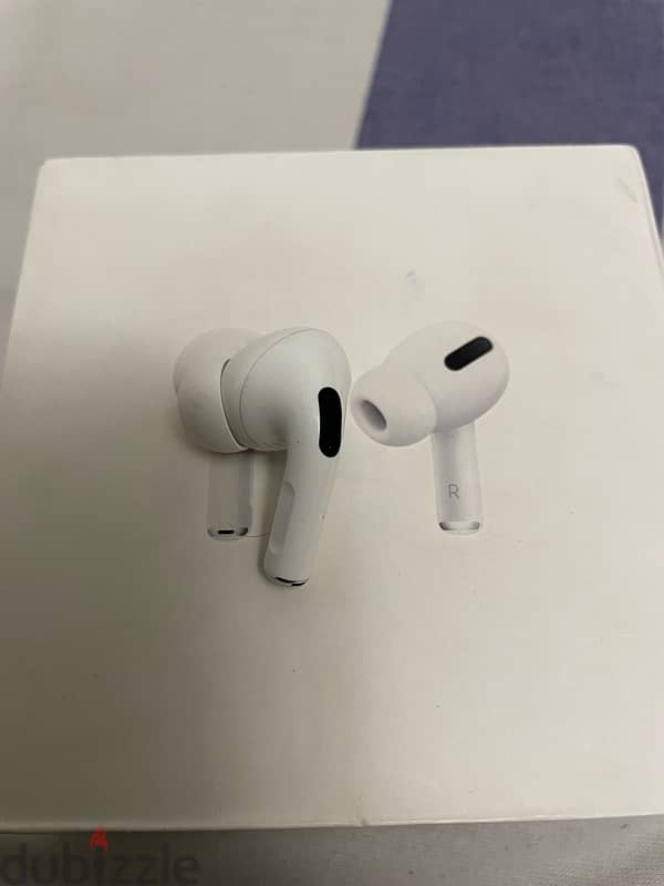 Original apple airpods pro 1 used for one year for sale 2