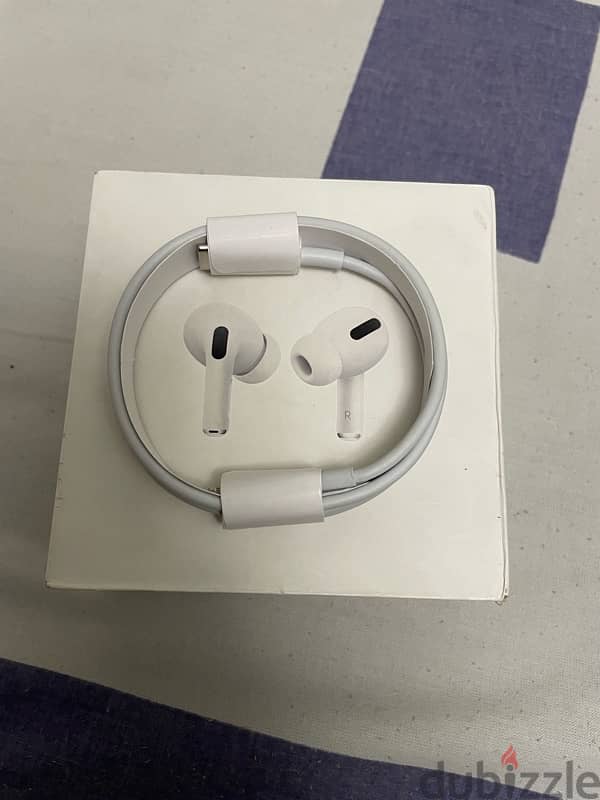 Original apple airpods pro 1 used for one year for sale 3