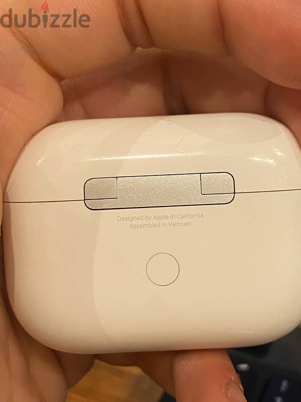 Air pods pro original with box ايربودز برو اوريجنال 0