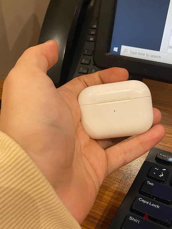 Air pods pro original with box ايربودز برو اوريجنال 1