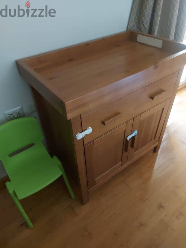 dresser is good condition,  7000 pounds 1