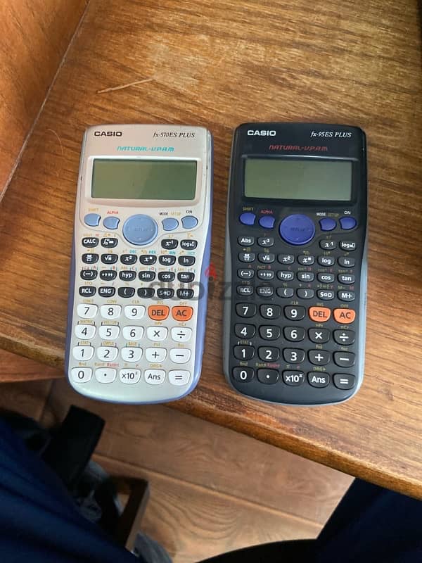 2 calculaators used in a very good condition and price 1