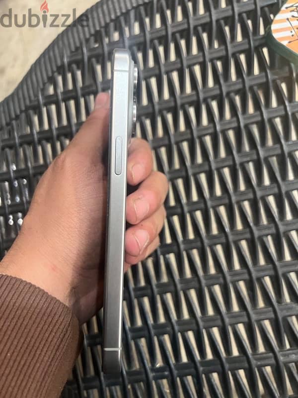 iPhone 15 pro max خطين 5