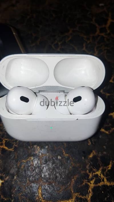 Airpods like new  سماعة ايربودز بحالة ممتازة