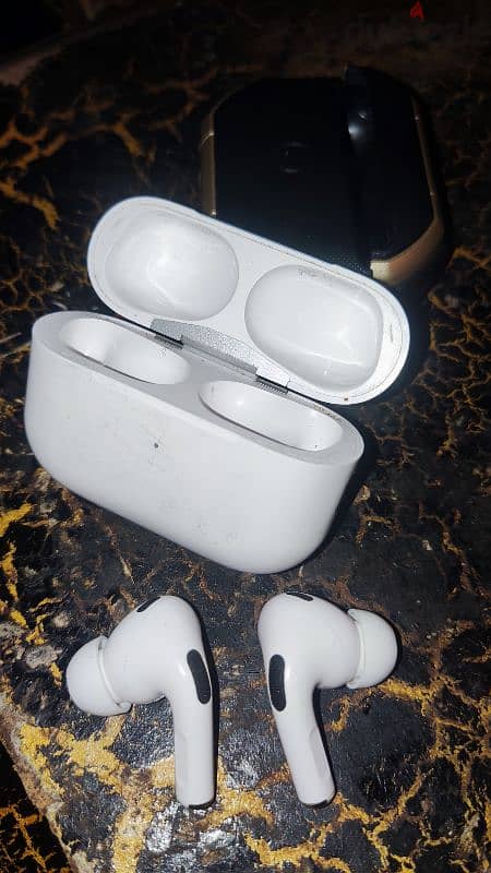 Airpods pro 2 like new  سماعة ايربودز برو ٢ بحالة ممتازة 4