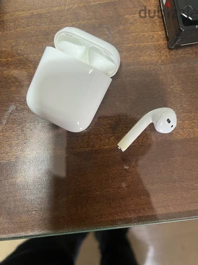 Airpods Gen 1 and Case