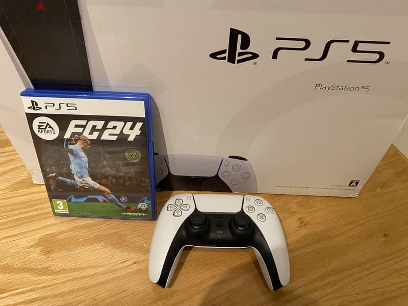 Mint-condition PlayStation 5 with FC24 - بلايستيشن ٥ استخدام ١١ شهر 1