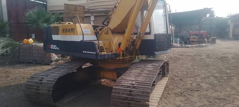 Komatsu pc200 حفار كوماتسو حفارات يابانى مجهز بحالة جيدة 15