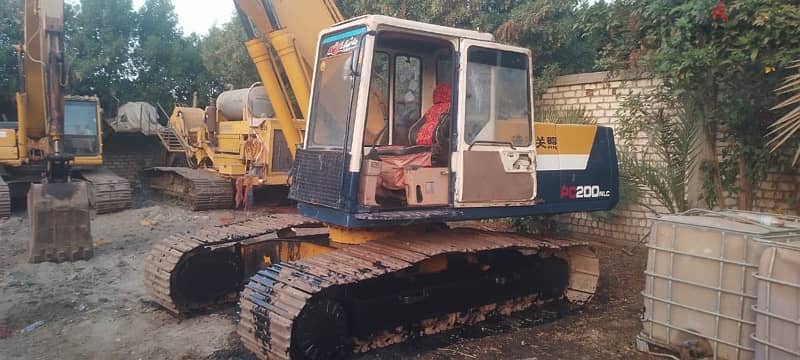 Komatsu pc200 حفار كوماتسو حفارات يابانى مجهز بحالة جيدة 18