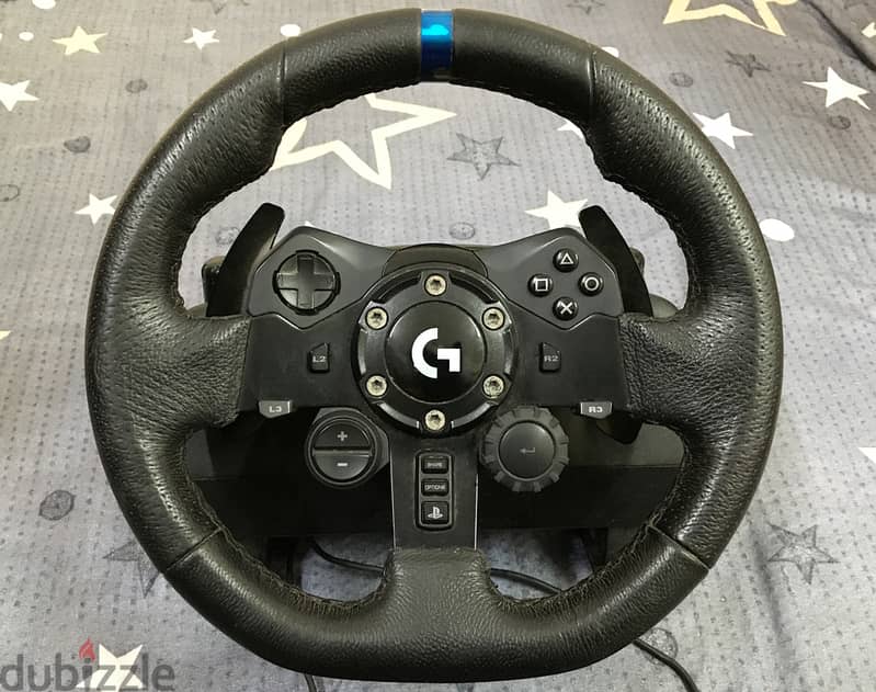 Logitech G923 Racing Wheel + Pedals 1