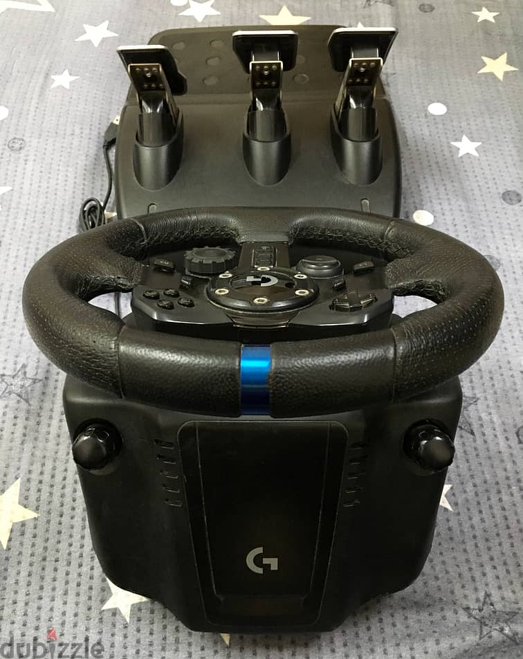 Logitech G923 Racing Wheel + Pedals 3