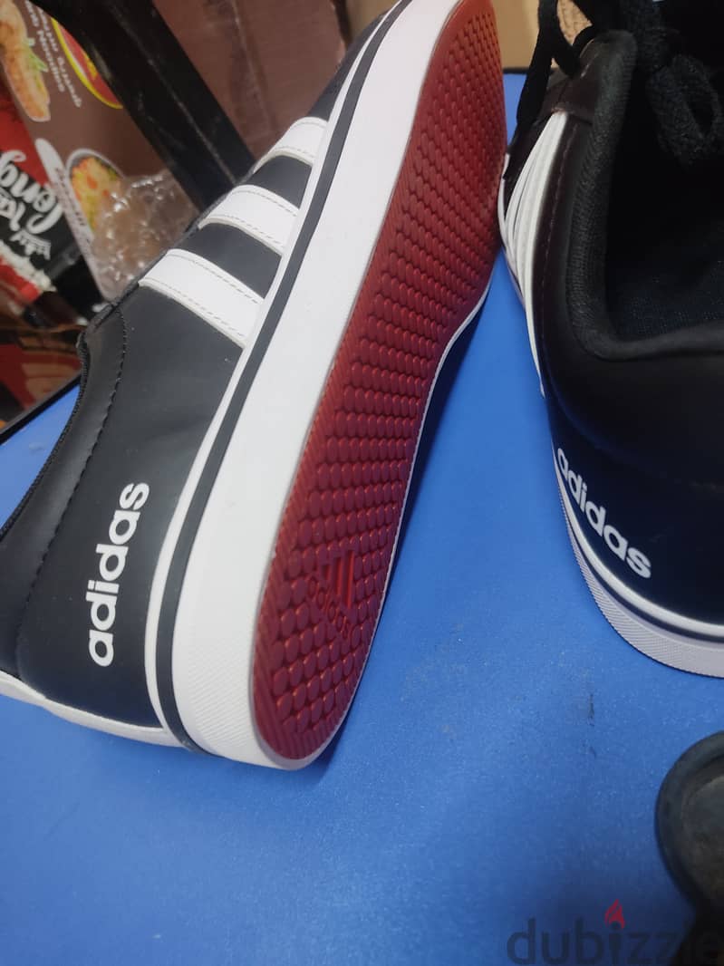 Original Adidas Black/ white Red كوتش ايدادس اصلى Size 44.2/3 4