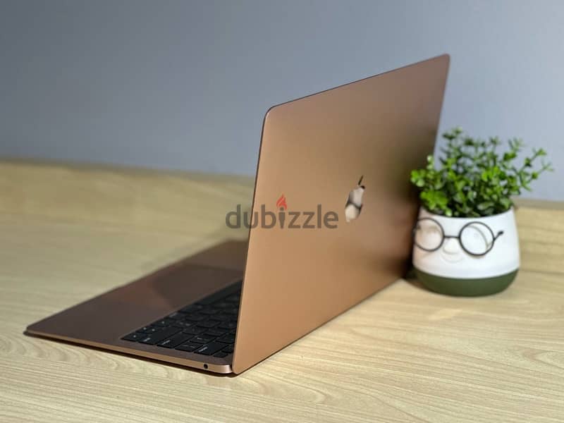 Macbook Air 2019 Gold 1