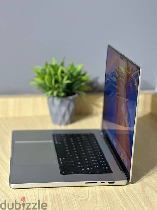 Macbook Pro M2 Max 16-inch 2023 3