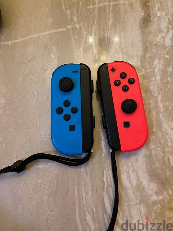 Nintendo Switch 4 Controllers 2 Games 5