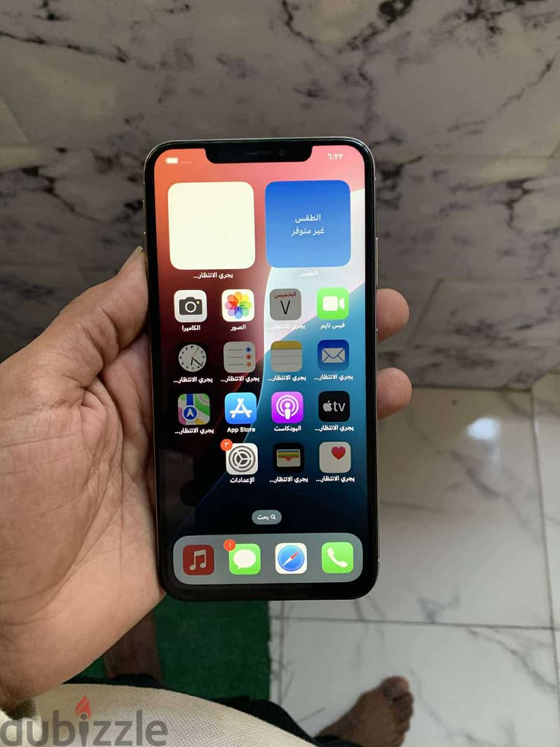 IPhone xs max 64 giga silver مفهوش فصال خالص 1