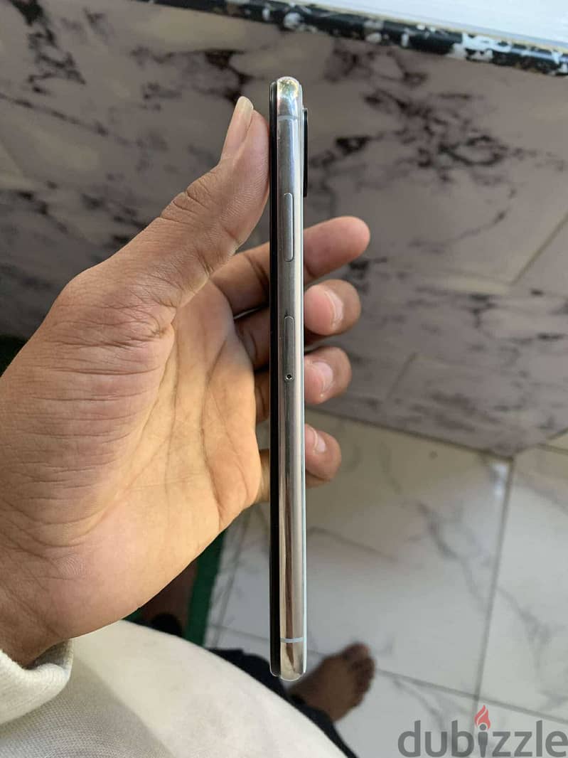 IPhone xs max 64 giga silver مفهوش فصال خالص 5