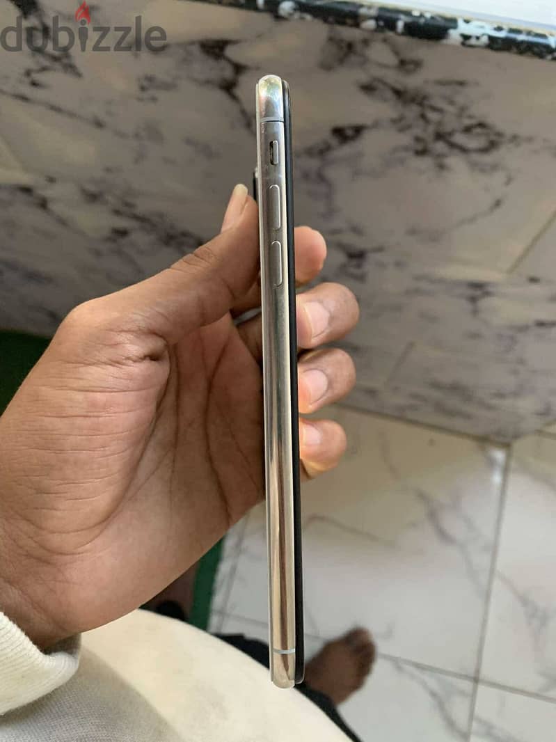 IPhone xs max 64 giga silver مفهوش فصال خالص 6