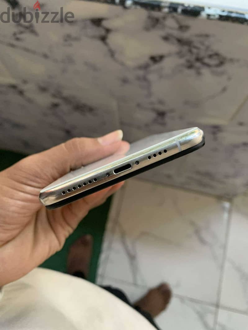 IPhone xs max 64 giga silver مفهوش فصال خالص 7