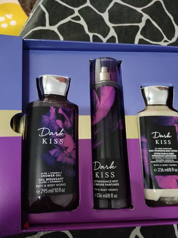 bath and body (dark kiss ) 1