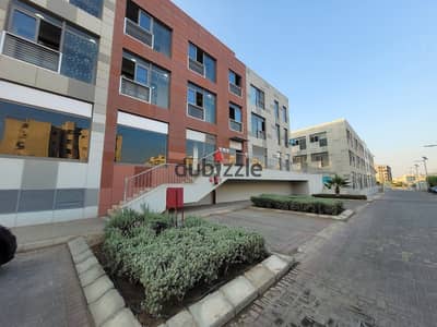 Office for rent, administrative headquarters, 515 square meters, fully finished, furnished, and air conditioners, The Courtyard, Sheikh Zayed, near th