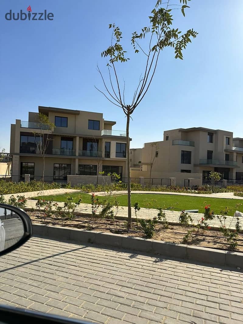 فوري بالتقسيط فيلا مستقلة للبيع 640م بحمام سباحة خاص في the estates من sodic الشيخ زايد 5