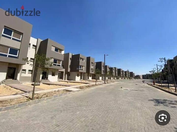 "Receive immediately a 393 sqm Twin House in the heart of Sheikh Zayed, next to Al Rabwa Compound, with installment payments in Etapa. " 32