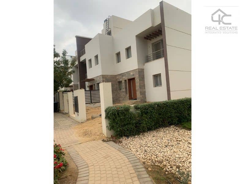 Townhouse 159m Ultra Lux finishing on the mall and the Hyde Out area, ready to move 2 million down payment and 4 years installment Hyde Park new cairo 2