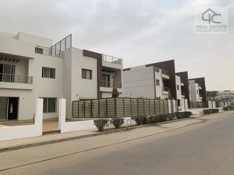 Townhouse 159m Ultra Lux finishing on the mall and the Hyde Out area, ready to move 2 million down payment and 4 years installment Hyde Park new cairo 3