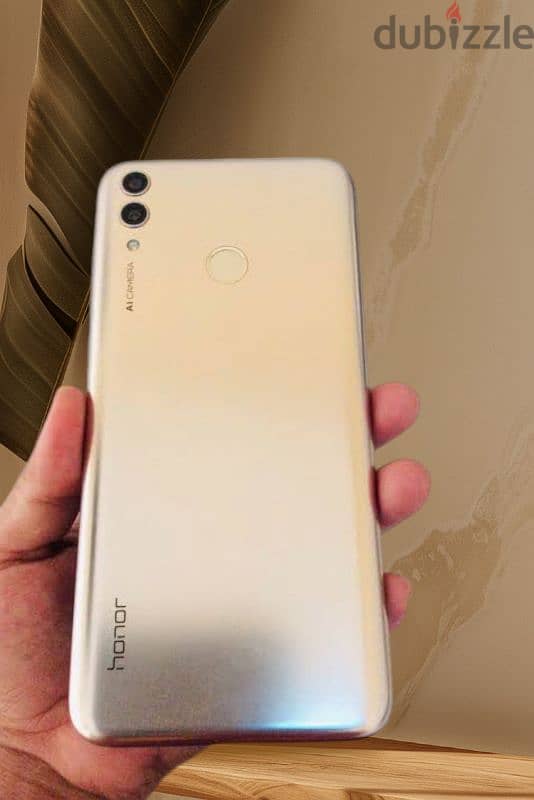 بكل مشتملاته الأصلي Huawei Honor c8 بدون أي عيوب او مشاكل تماما 1