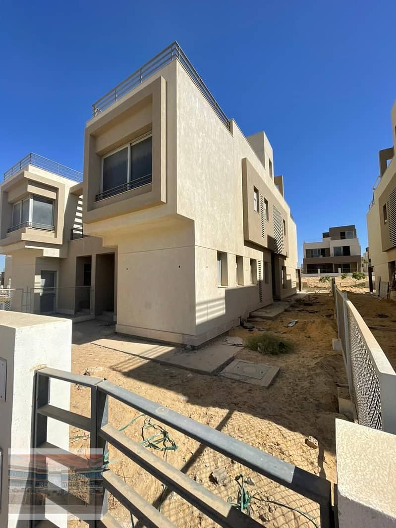 Under market price twin house with prime location in Palm Hills New Cairo 2