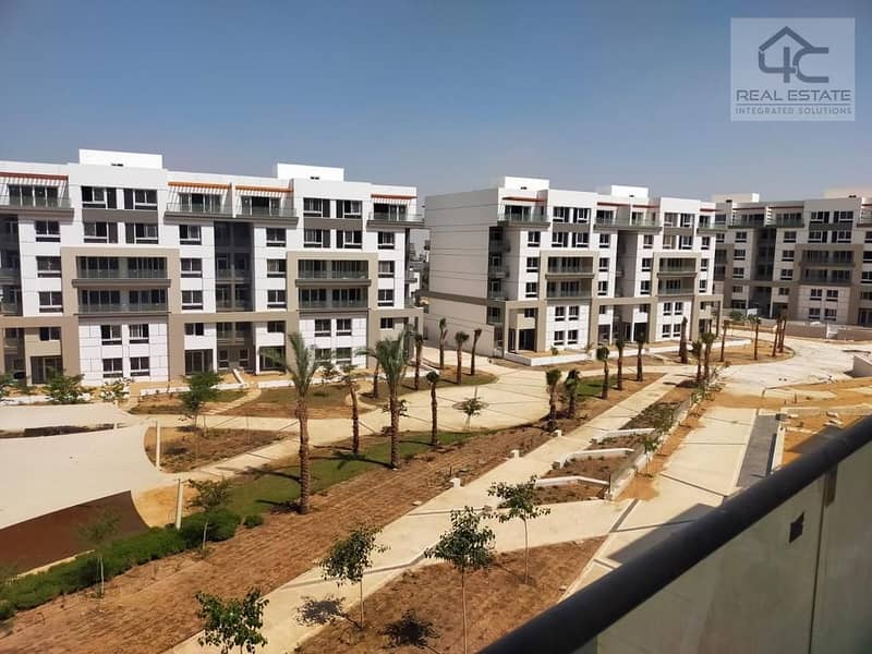 For sale apartment 216m bahari view villas and the mall in the most beautiful phase Apartments in the center of compound and Central Park Hyde Par; 0