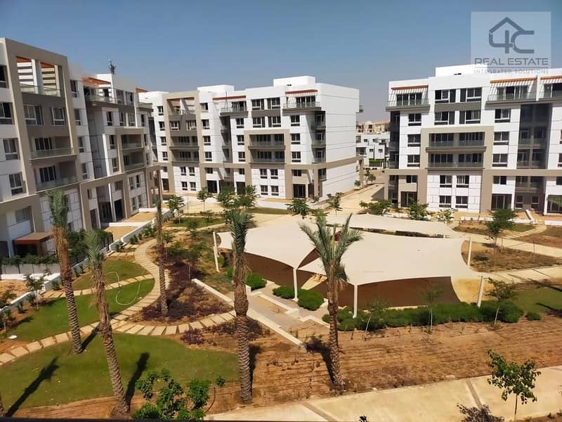 For sale apartment 216m bahari view villas and the mall in the most beautiful phase Apartments in the center of compound and Central Park Hyde Par; 2