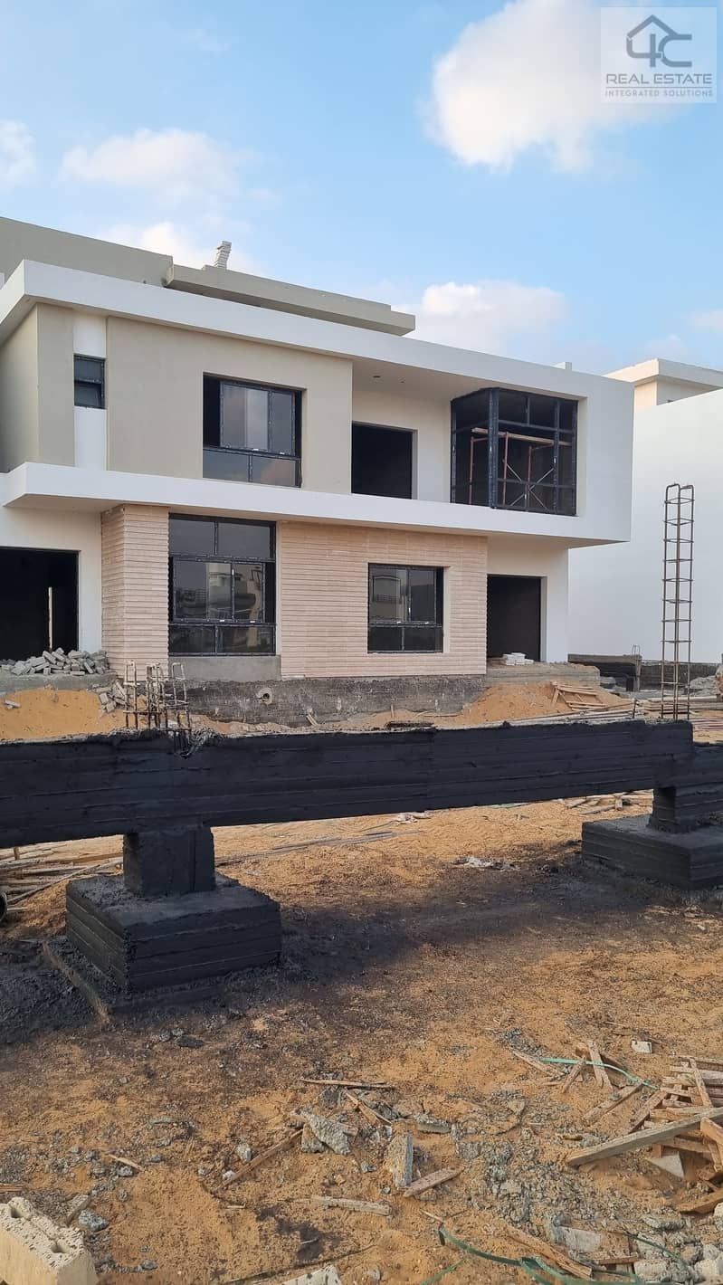 townhouse 250 m ready to move with instalments on open view villas and landscape at the lowest price in the market in Hyde Park Fifth Settlement 1