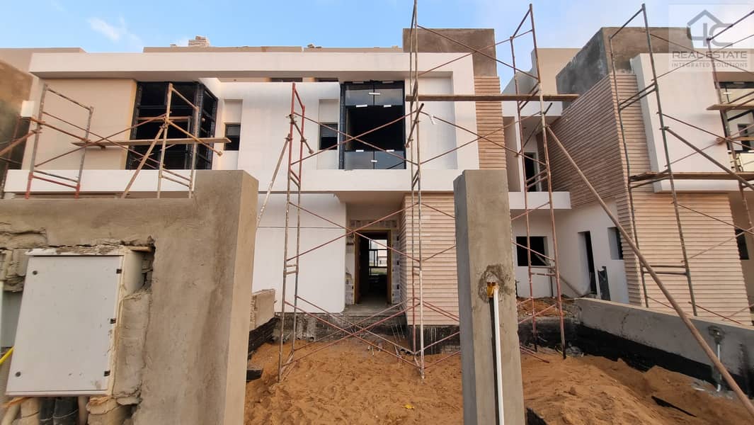 townhouse 250 m ready to move with instalments on open view villas and landscape at the lowest price in the market in Hyde Park Fifth Settlement 2