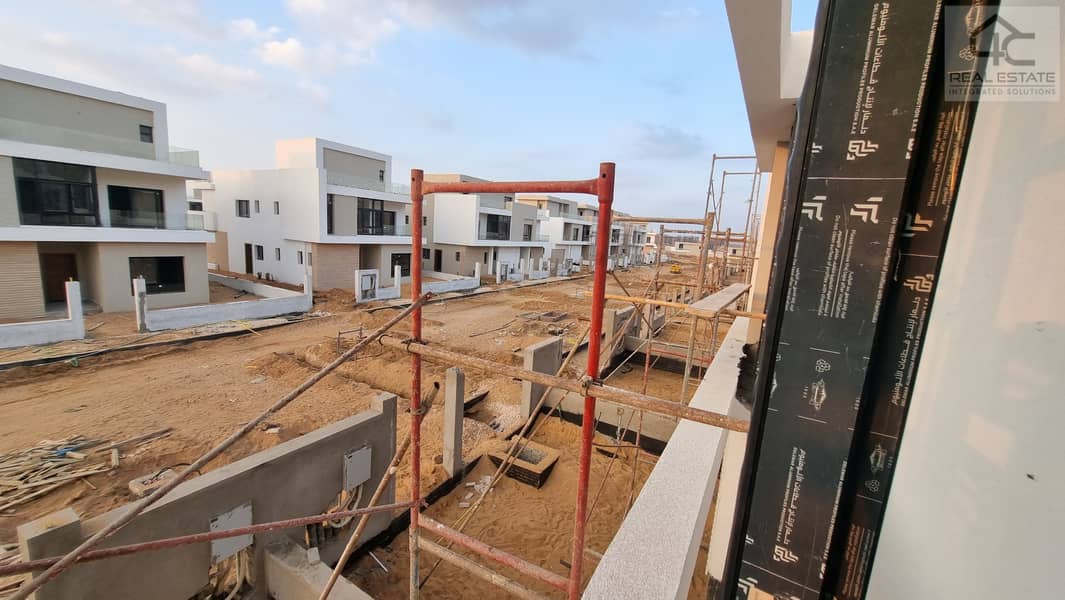 townhouse 250 m ready to move with instalments on open view villas and landscape at the lowest price in the market in Hyde Park Fifth Settlement 3