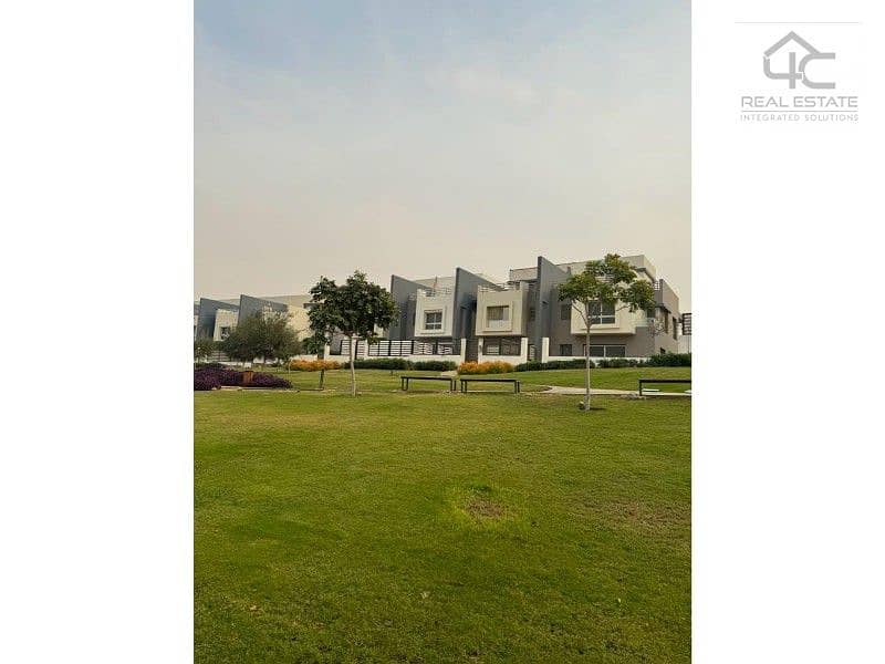 Town house 247m  for sale in Hyde Park  with installments and ready to move , View Landscape. 5