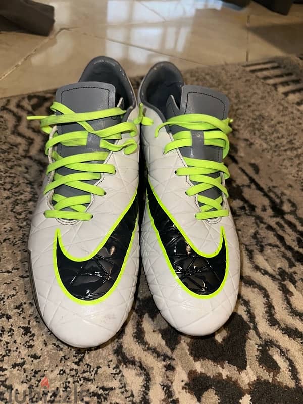 nike football shoes used like new size 43 hyper venom limited edition 1