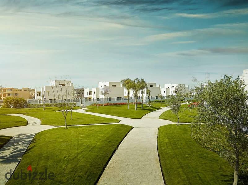 Immediate delivery Garden Villa with 3 Bedrooms in Sheikh Zayed, in Front of Galleria 40 on July 26th Axis 5