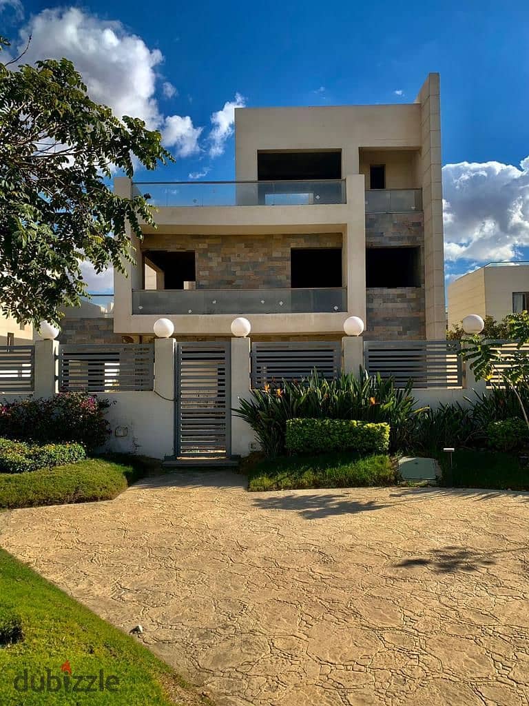 Immediate delivery Garden Villa with 3 Bedrooms in Sheikh Zayed, in Front of Galleria 40 on July 26th Axis 12