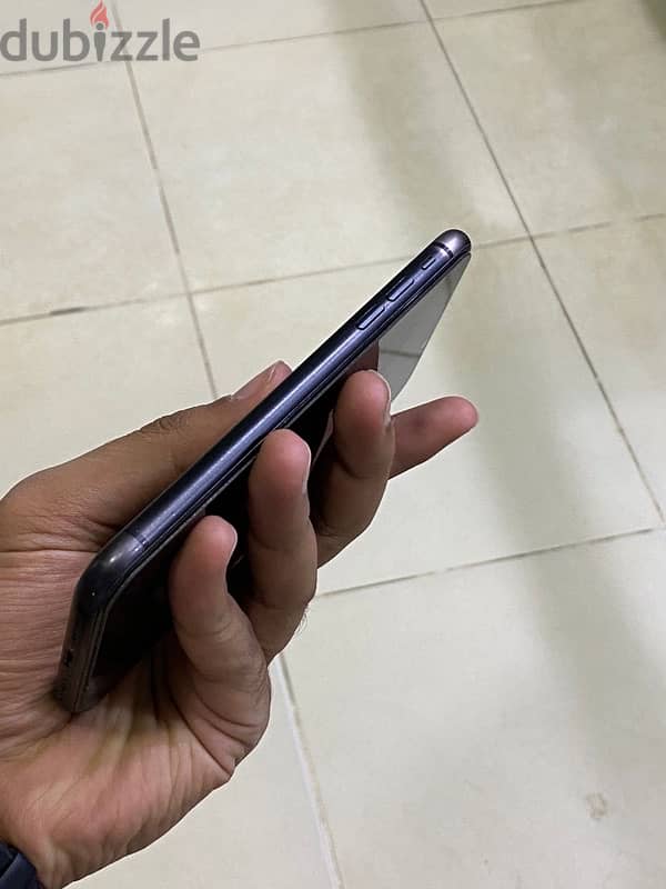 iPhone XR 4