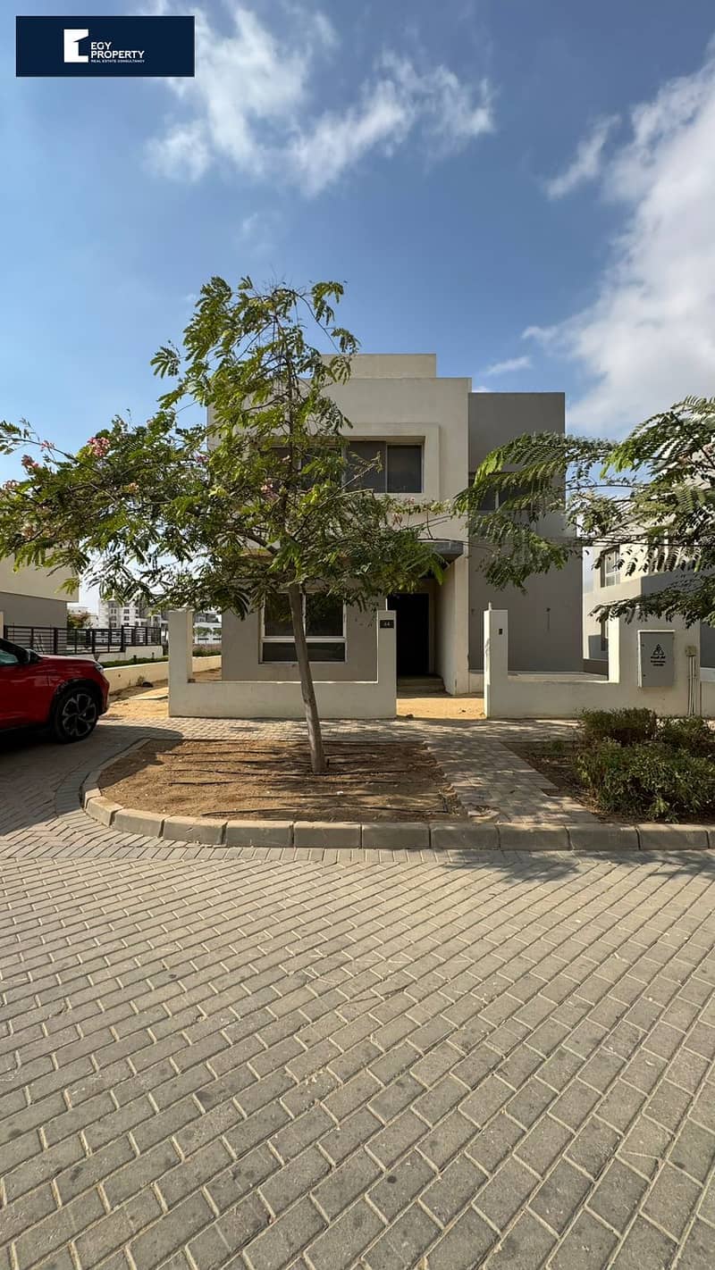 Villa Standalone Prime Location ,Ready to move in Hyde Park with installments 0